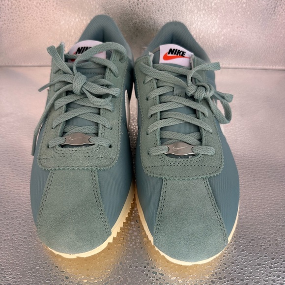 Nike Kids Sneakers in Teal and White - Picture 3 of 8